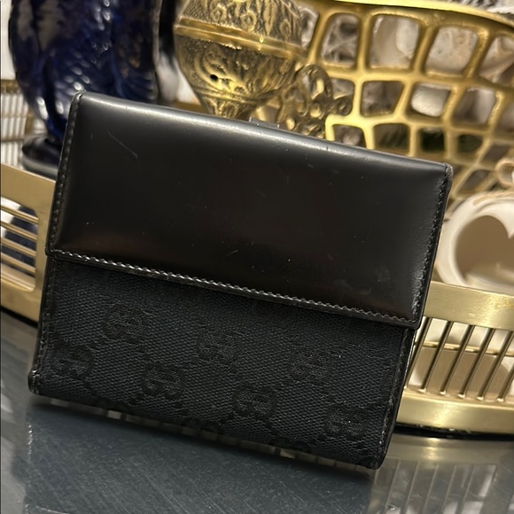 Gucci Monogram Piston Lock Compact Wallet - Picture 2 of 10